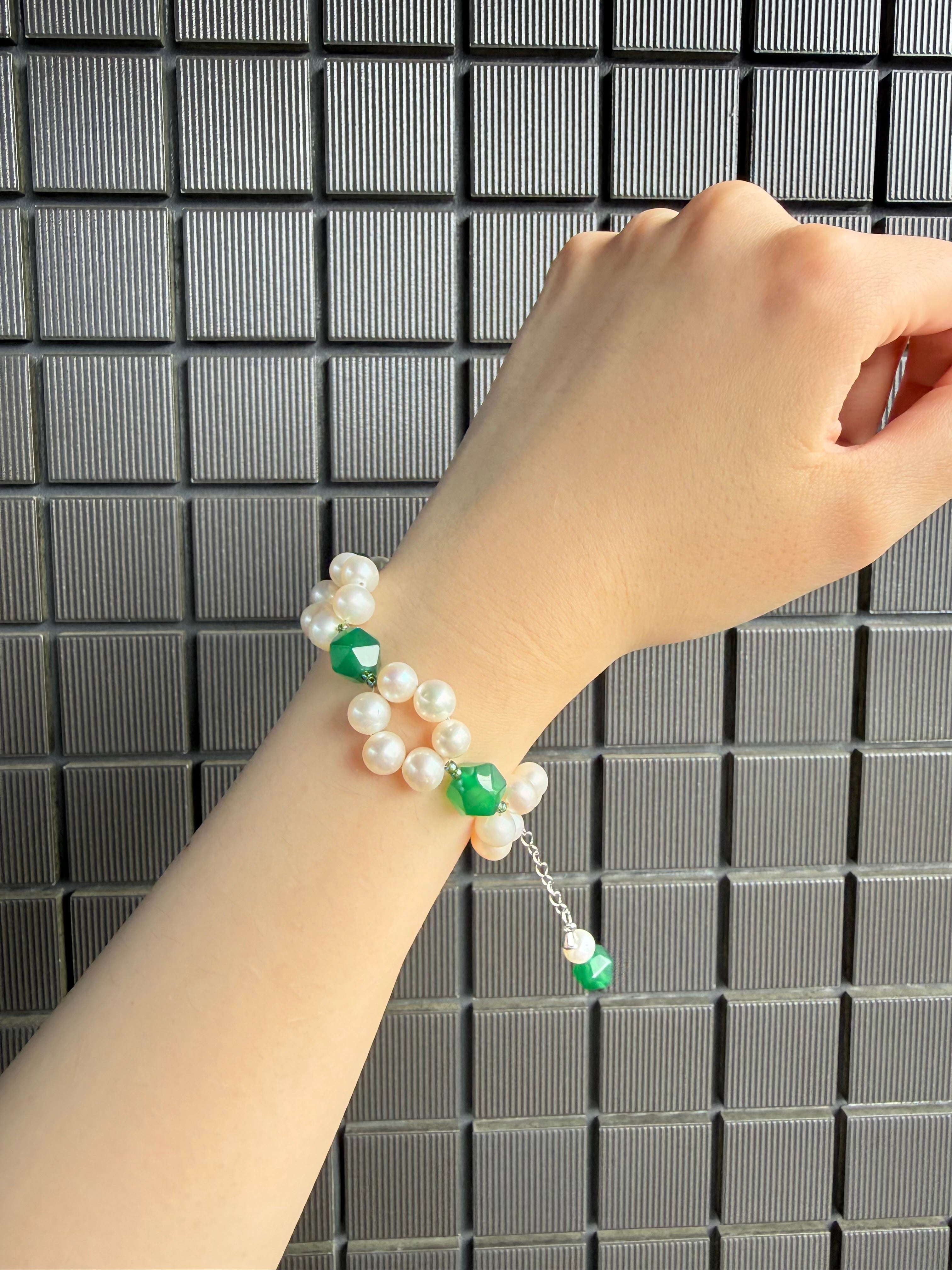 Green Orbit | Green Agate & 5–6mm Freshwater Pearl Bracelet | Lumefia