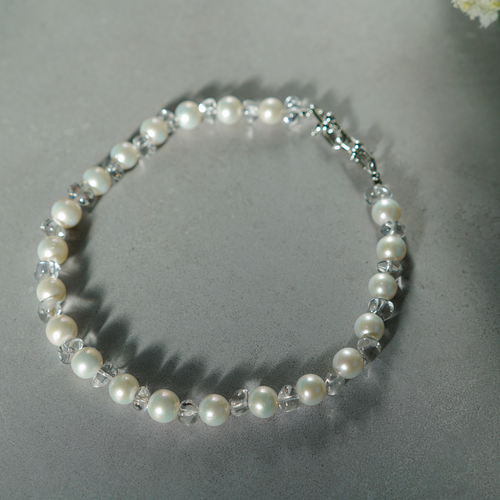 Between Clear & White — Edison Pearl & Quartz Necklace
