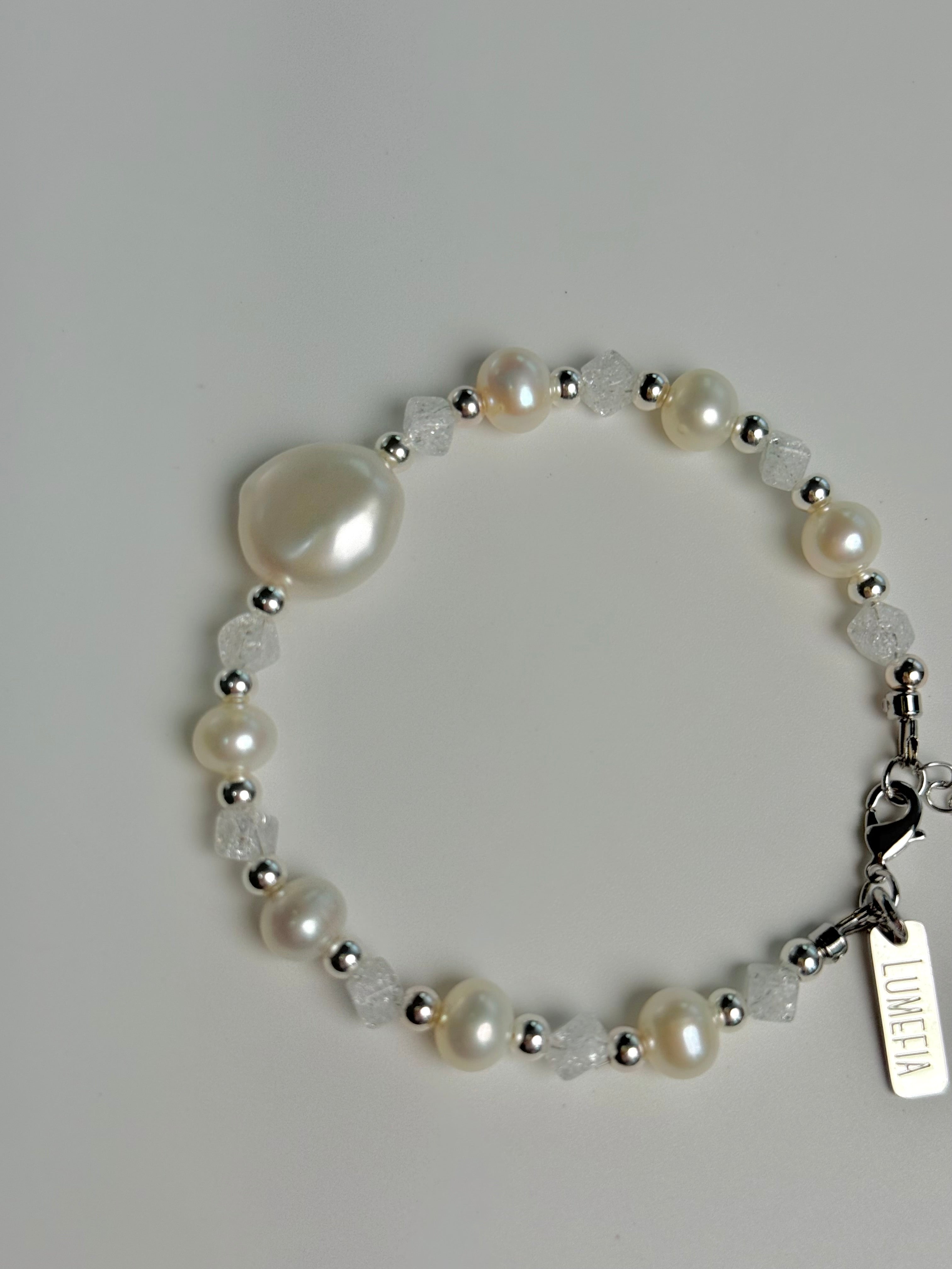 Pearl Bracelet 02 | Pearl & Quartz Bracelet | Lumefia