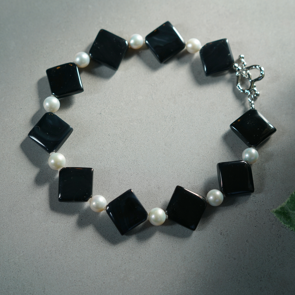 Noir Rhythm — Edison pearl & Agate Necklace