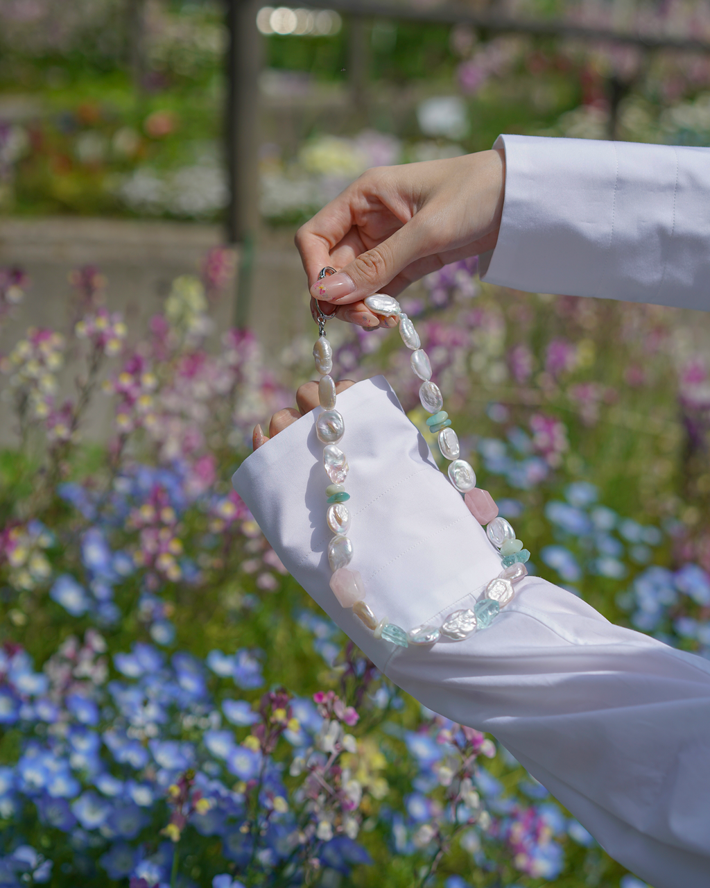 Glow petals — Pearl & Crystal Necklace