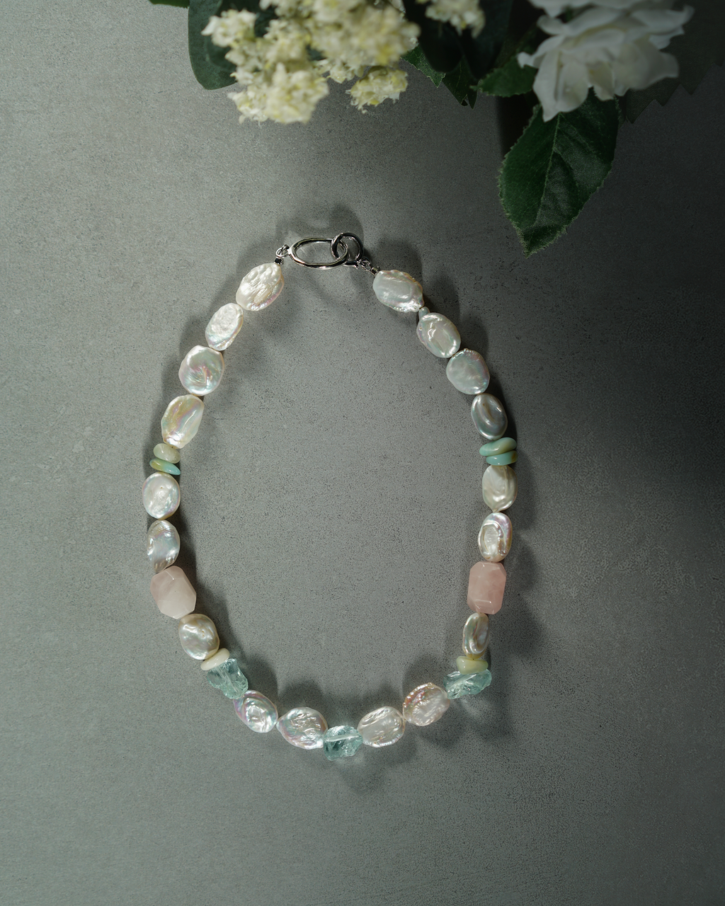 Glow petals — Pearl & Crystal Necklace