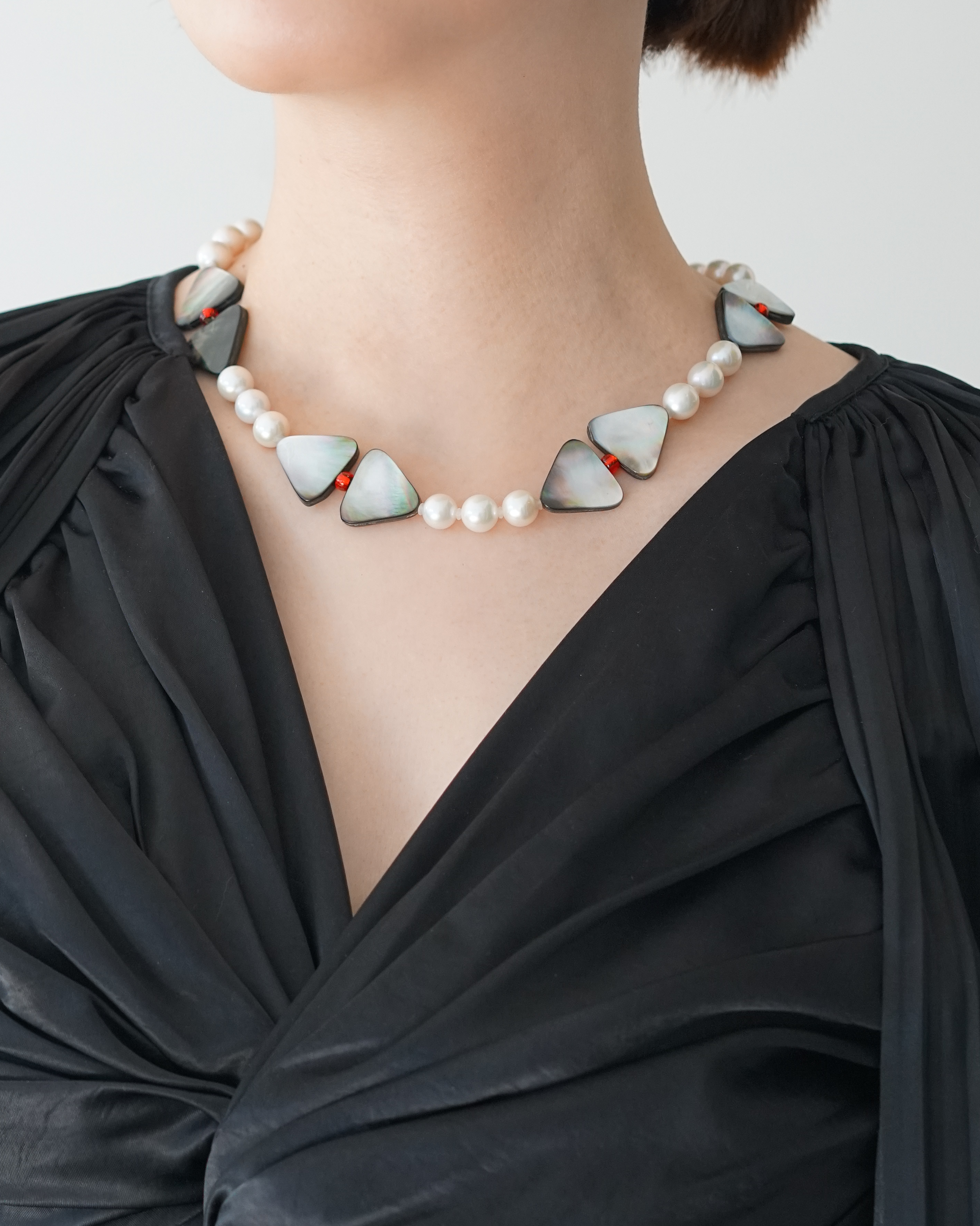 Signal line — Edison Pearl & Shell Necklace