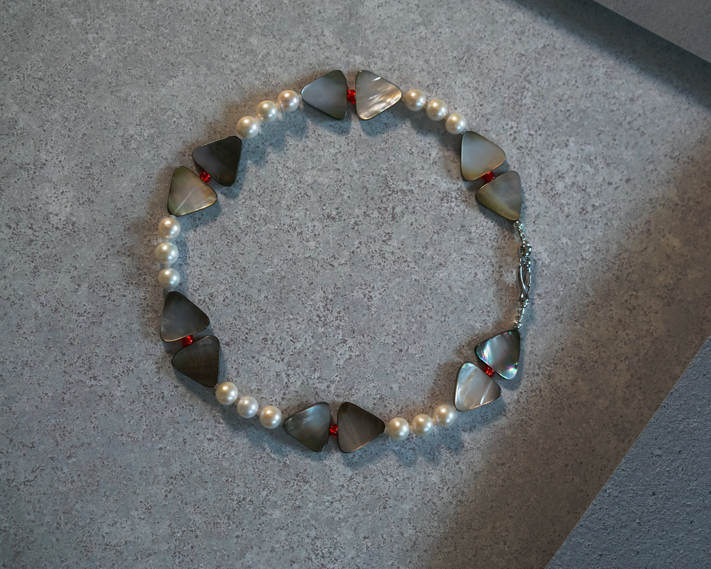 Signal line — Edison Pearl & Shell Necklace