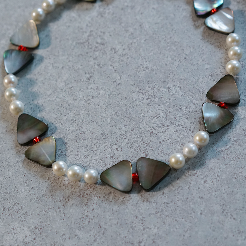 Signal line — Edison Pearl & Shell Necklace