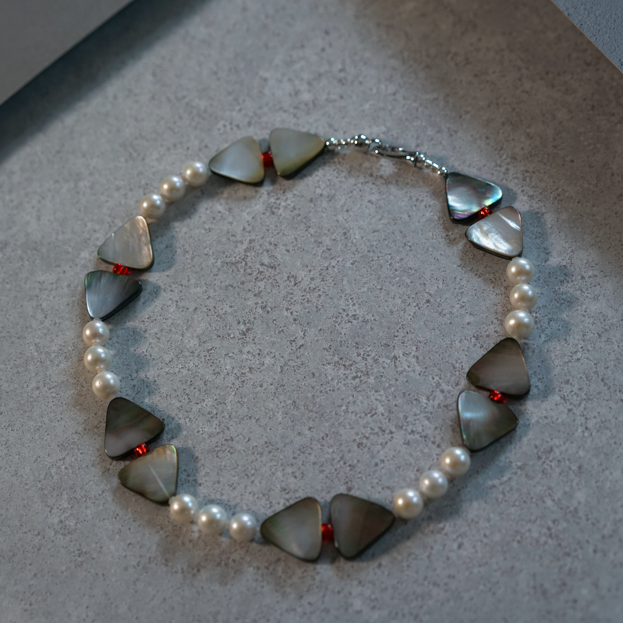 Signal line — Edison Pearl & Shell Necklace