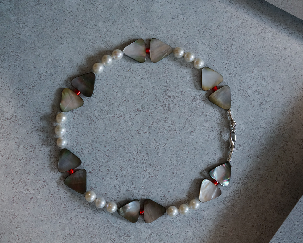 Signal line — Edison Pearl & Shell Necklace